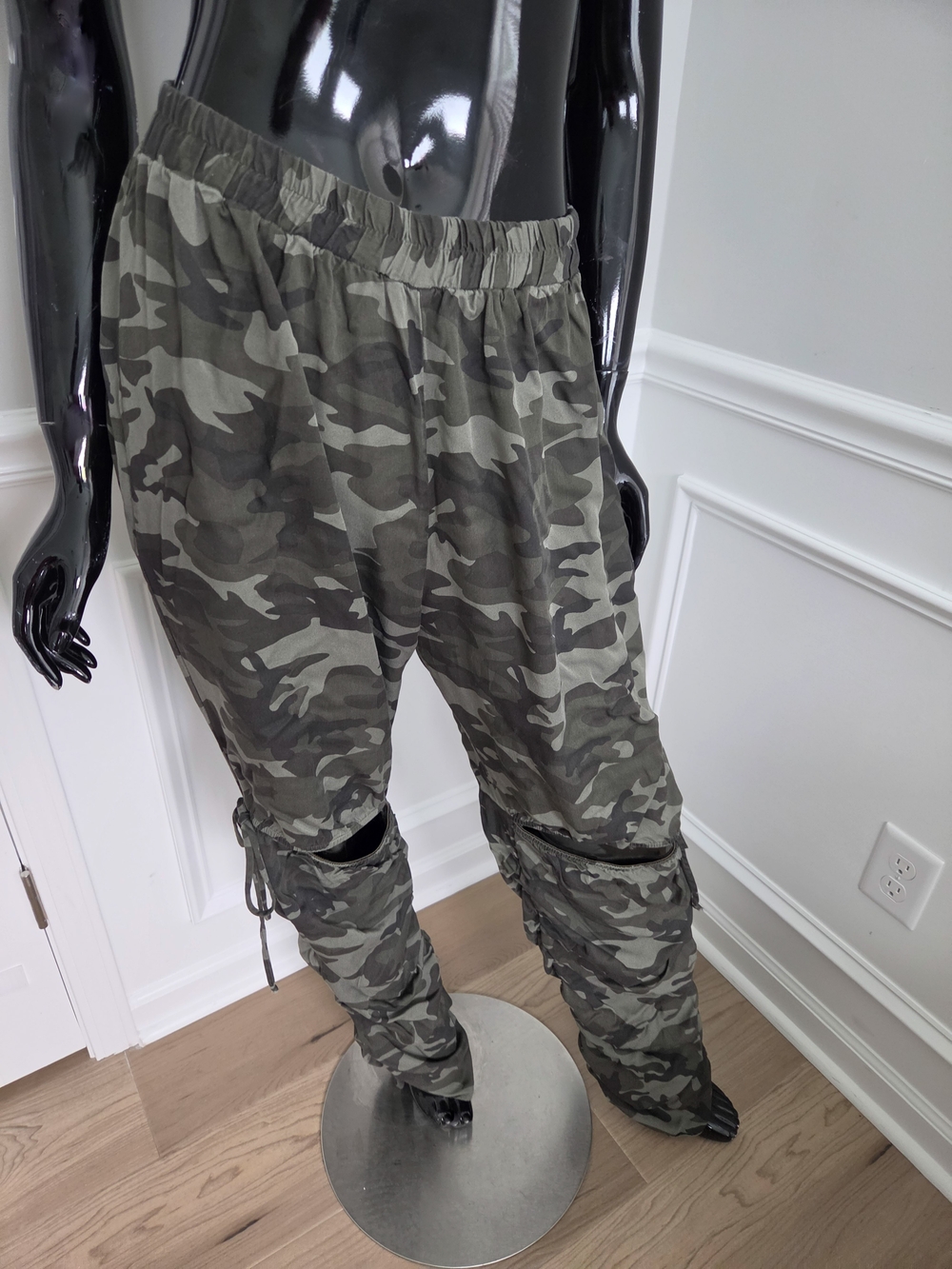 Fashion Nova Camo Cargo Joggers in Olive/Camo